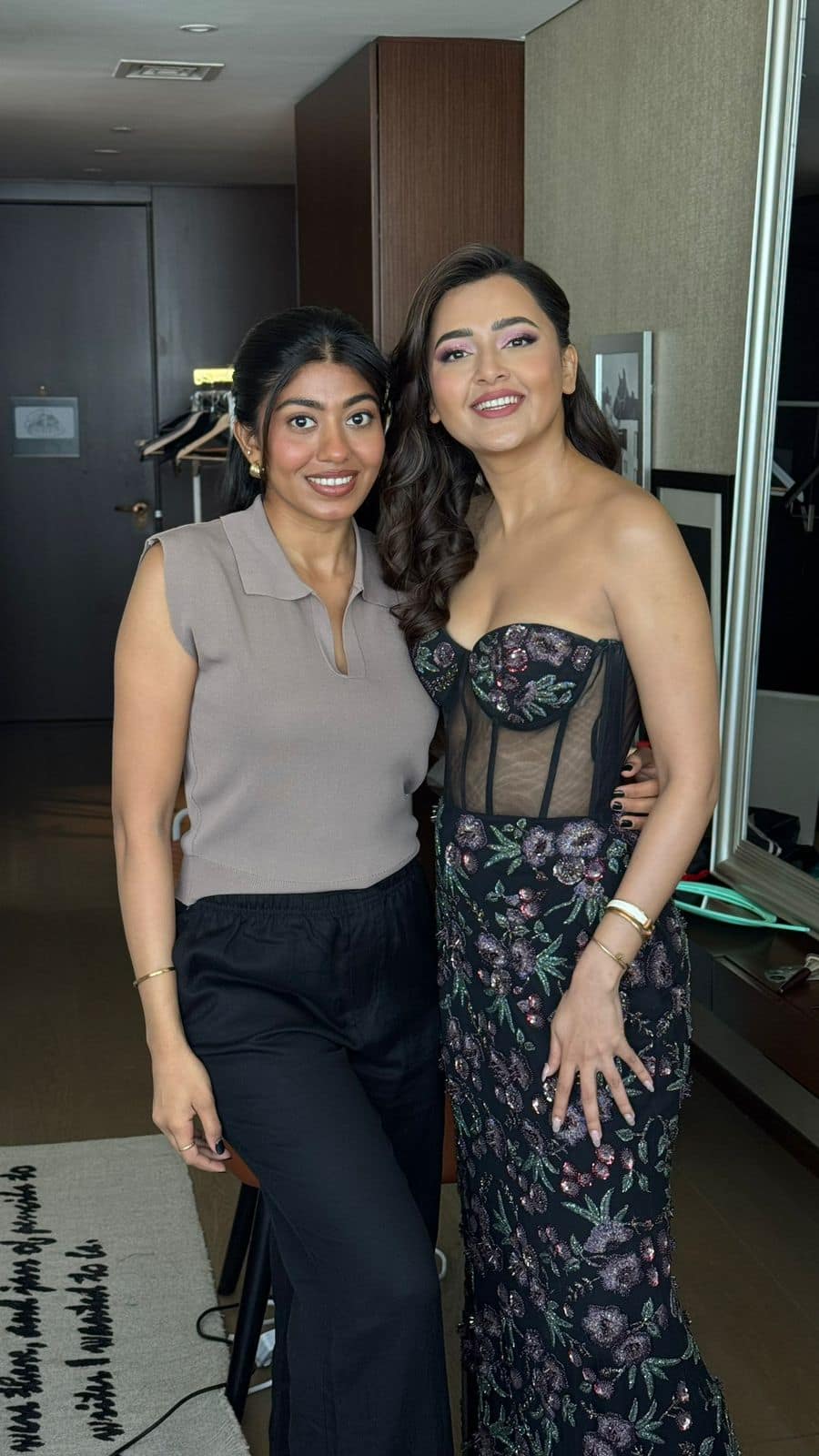 Celebrity client smiling in warm-toned glam makeup with fluttered lashes